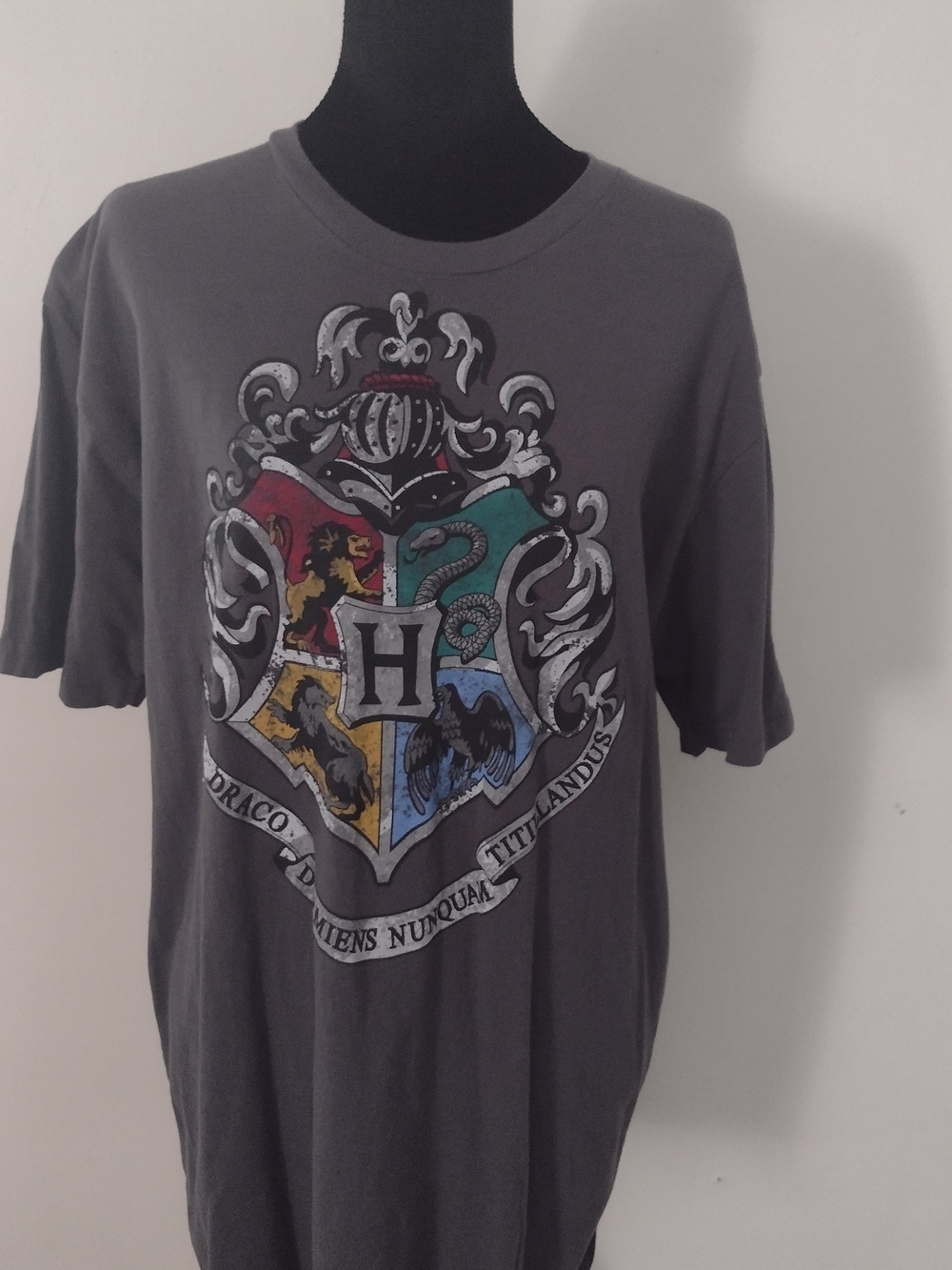 Men's Dark Gray Hogwarts Crest Short Sleeve T-Shirt
